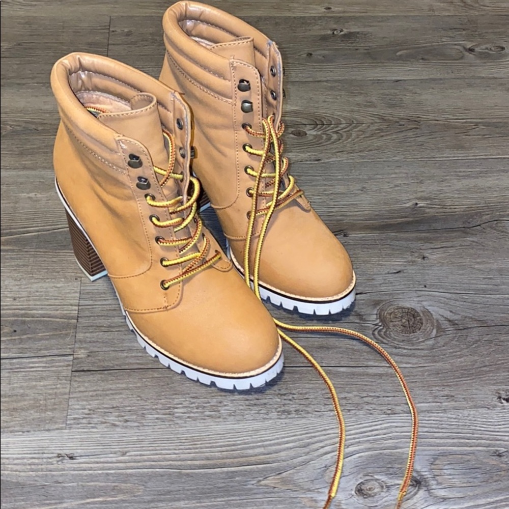 Heeled booties 7.5